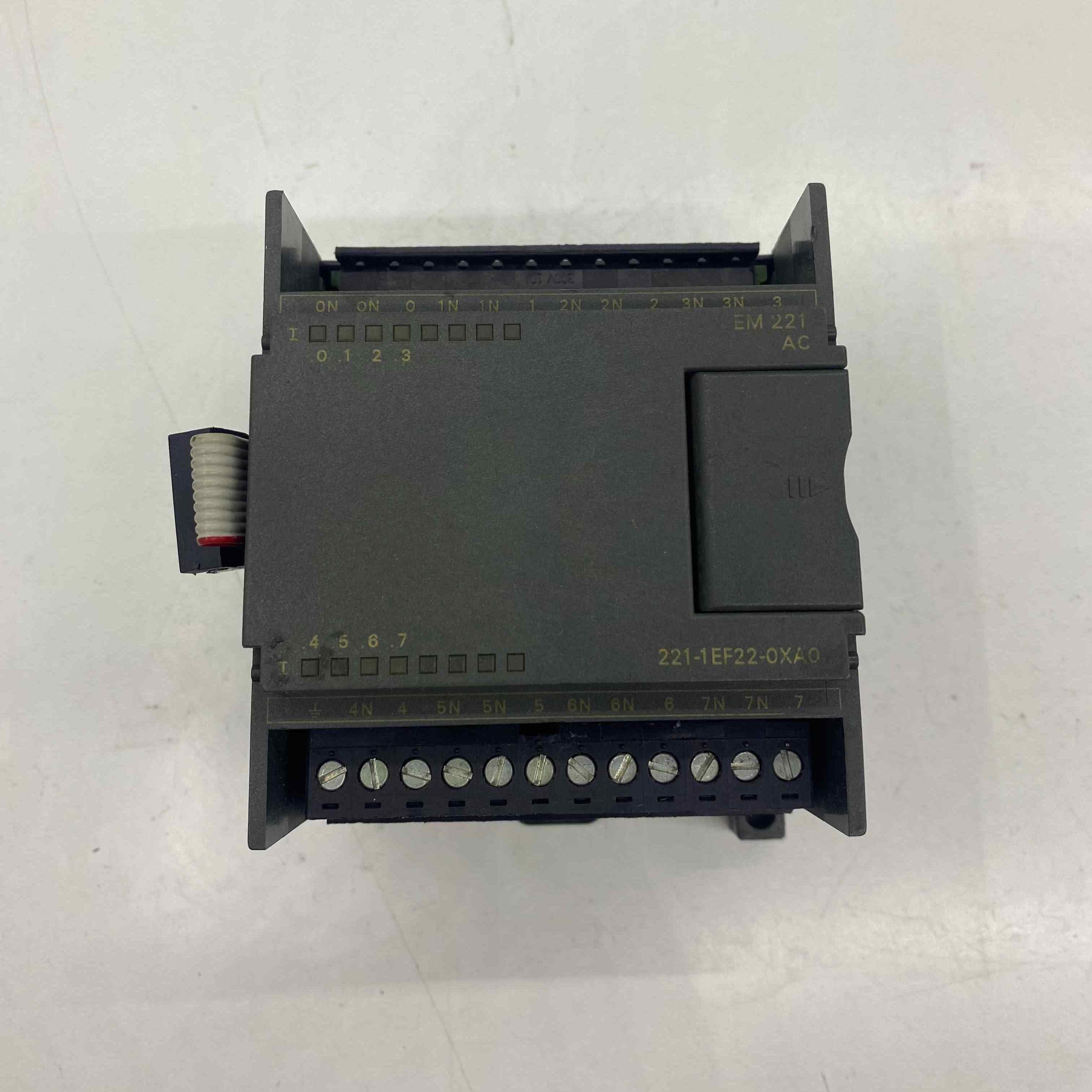SIEMENS 6ES7 221-1EF22-0XA0 PLC