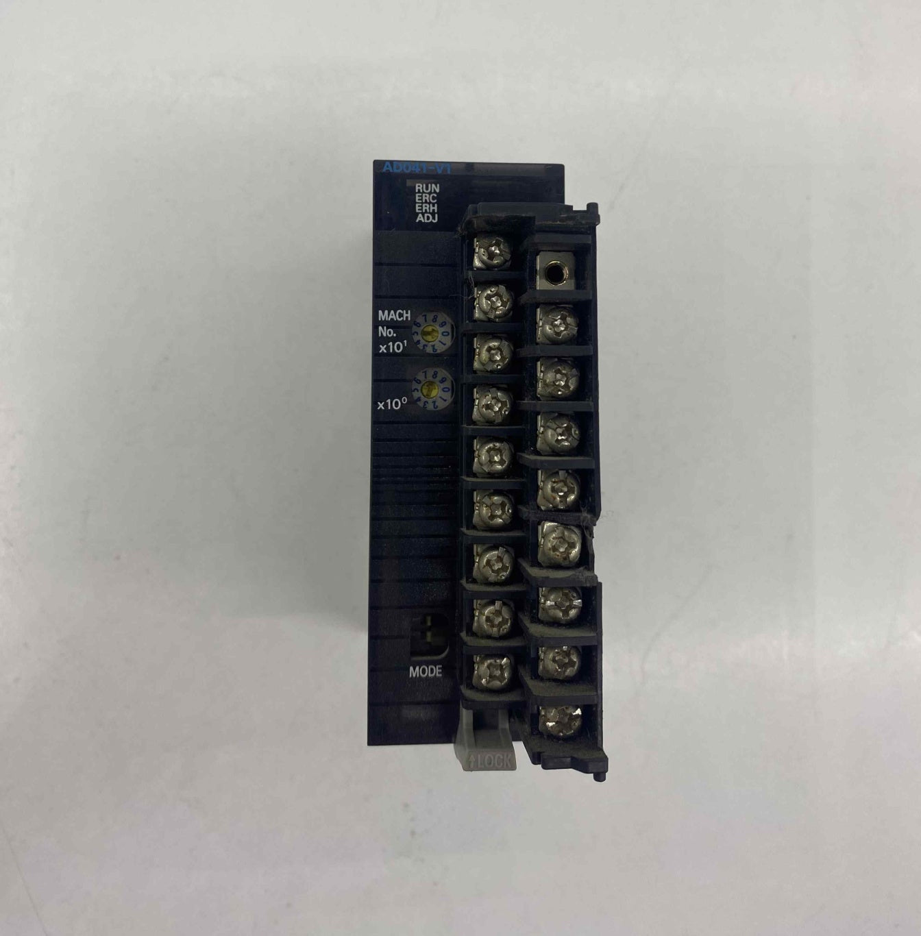 OMRON CJ1W-AD041-V1 PLC