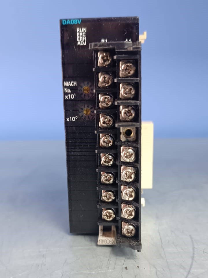 OMRON CJ1W-DA08V PLC