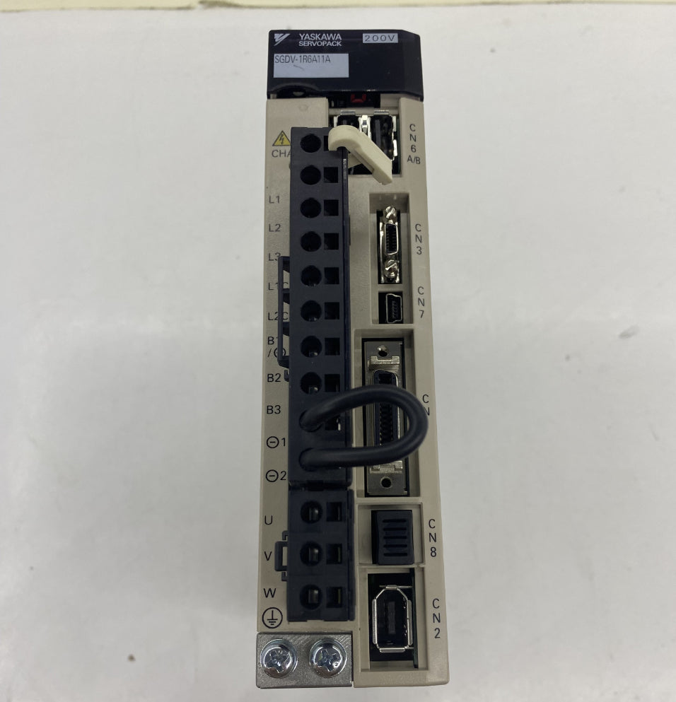 YASKAWA SGDV-1R6A11A SERVO SÜRÜCÜ