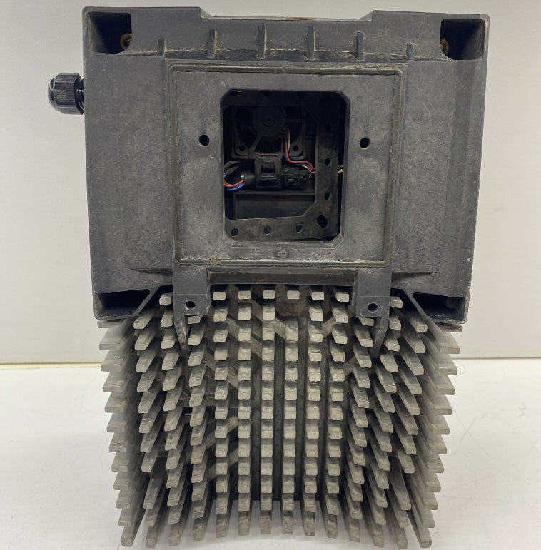 Lenze E82MV752-4B001 Servo Motor Sürücü 400V 7.5Kw