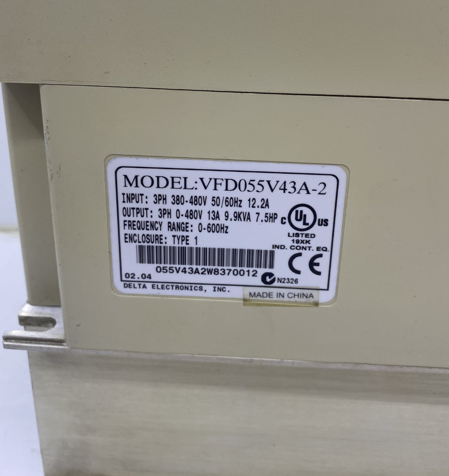 Delta VFD055V43A-2 Sürücü 380W 5.5Kw