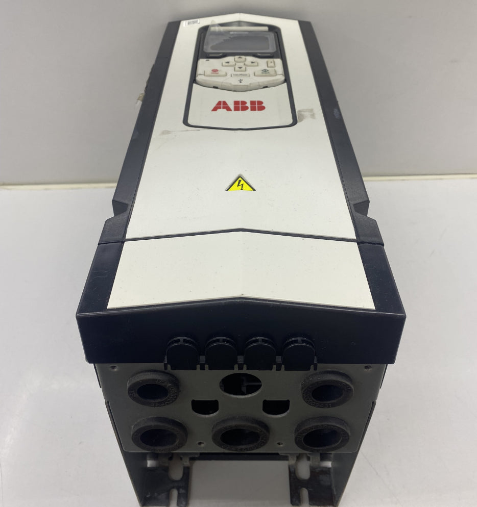Abb ACS880-01-12A6-3 Sürücü 380W 8.9KVA