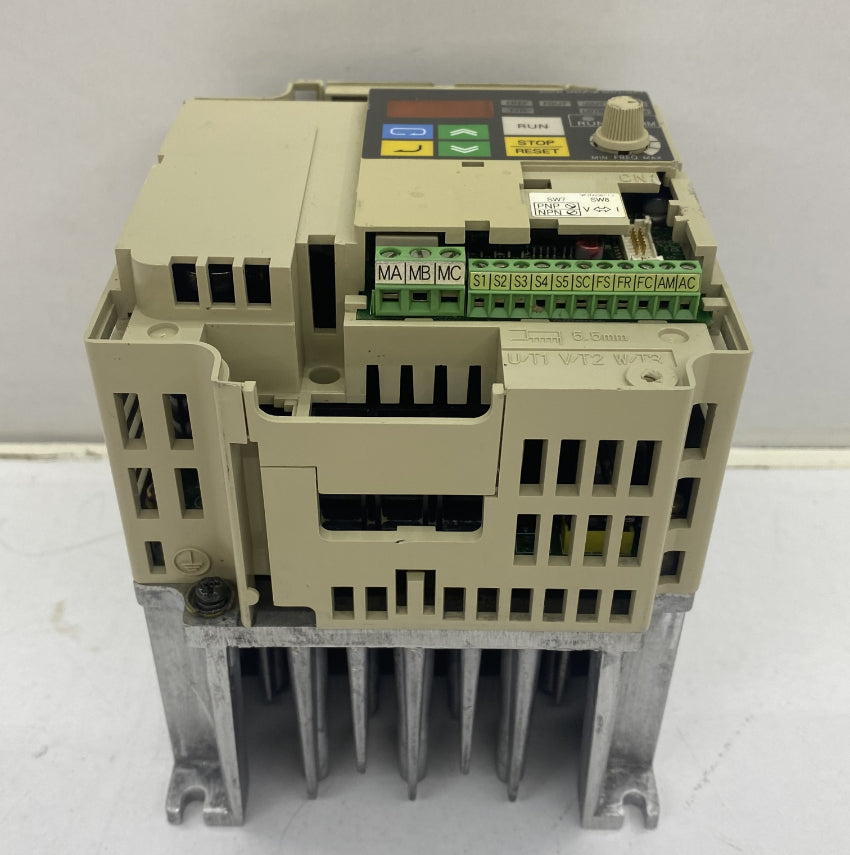Omron 3G3JV-AB007 Sürücü 240V 1.9KwA