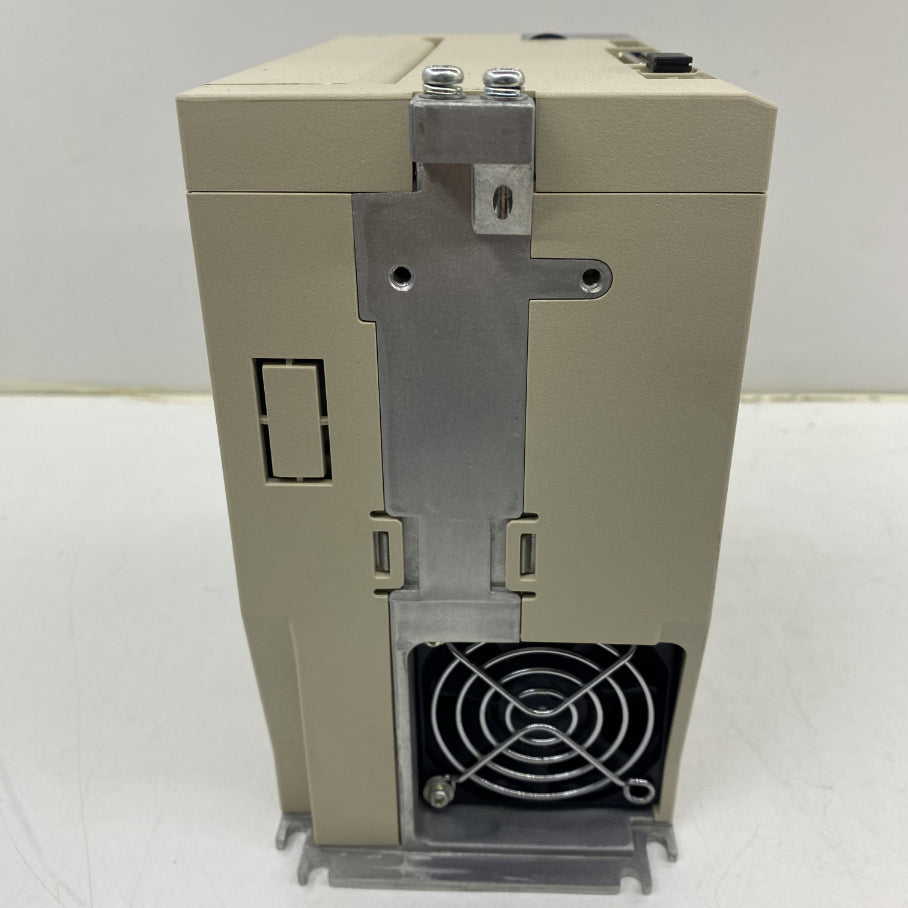 Yaskawa Sigma-7 SGD7S 1.5kW Servo Sürücü - 200V Seri