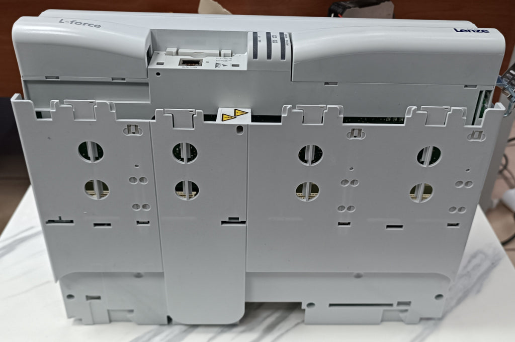 Lenze 9400 HighLine Servo Sürücü Modülü - E94AMHE