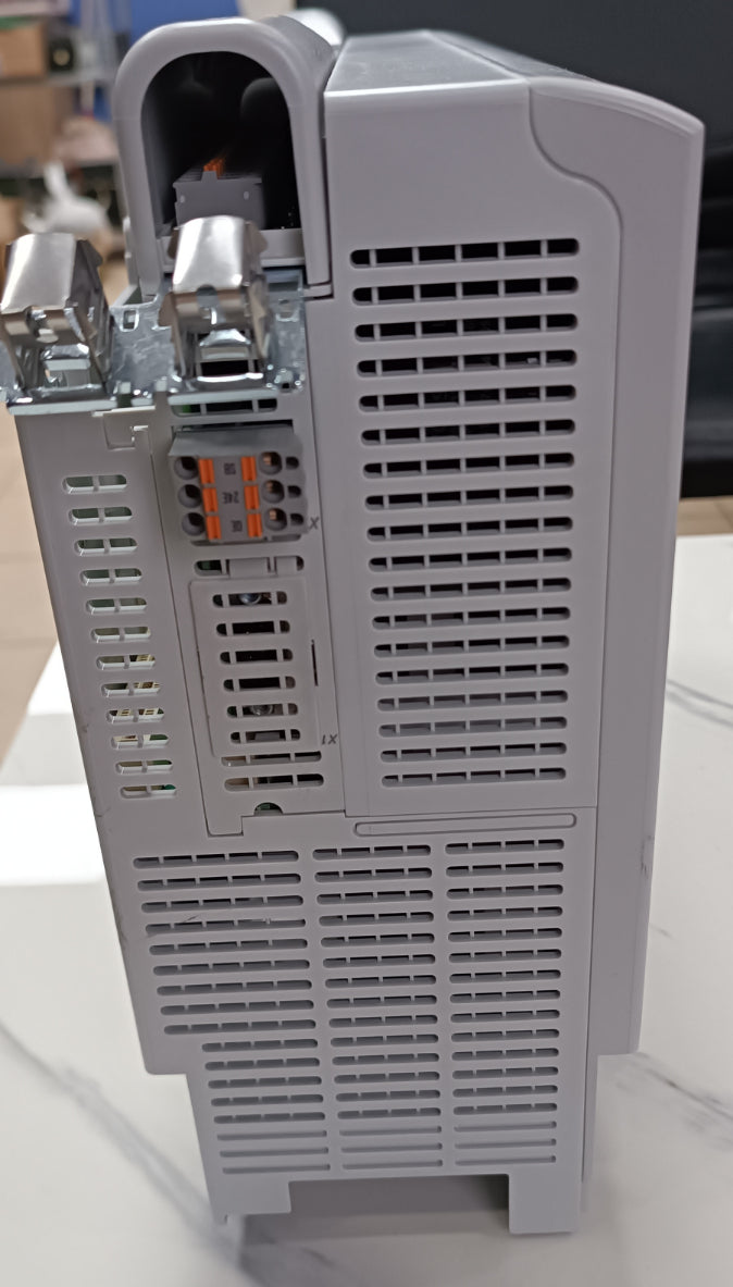 Lenze 9400 HighLine Servo Sürücü Modülü - E94AMHE